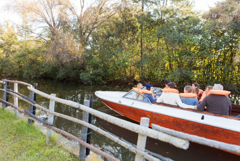 What Makes a Pontoon Boat Excellent for a Family
